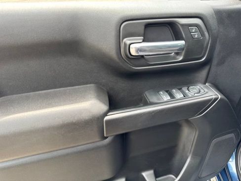 Used 2023 Chevrolet Silverado 1500 Custom AWD/4WD image 9