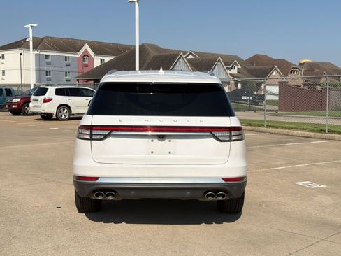 Used 2022 Lincoln Aviator Reserve w/ Equipment Group 201A RWD image 10