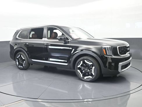 Used 2024 Kia Telluride EX w/ EX Captain's Chair Package FWD image 8