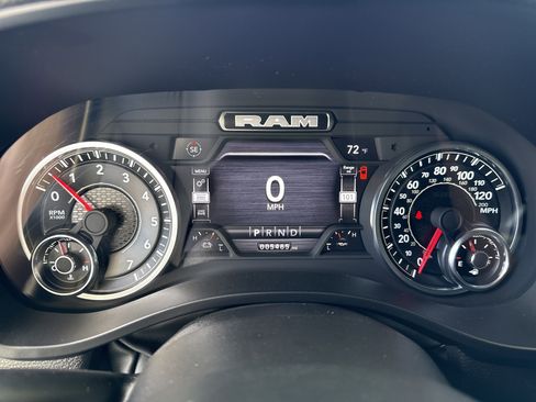 Used 2024 RAM 1500 Laramie AWD/4WD image 21