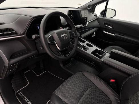 Used 2023 Toyota Sienna XSE image 12