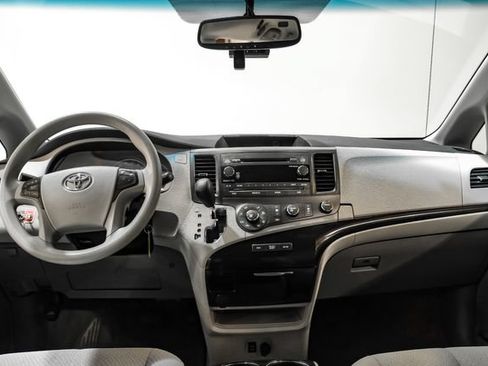 Used 2011 Toyota Sienna LE FWD image 15