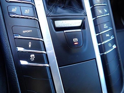 Used 2017 Porsche Macan Turbo image 27