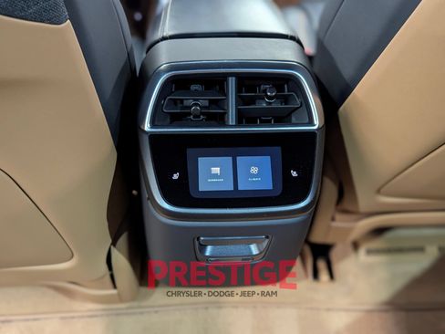 Used 2025 Lucid Air Touring AWD/4WD image 34