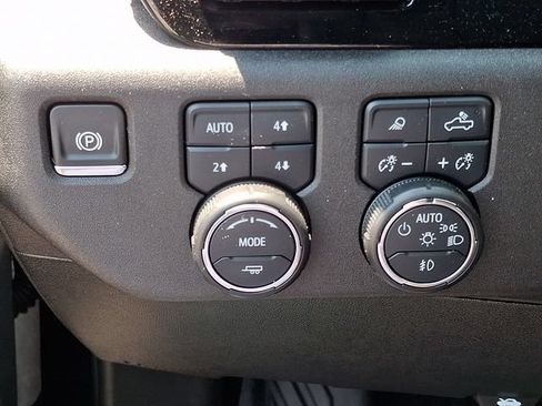 Used 2024 Chevrolet Silverado 2500 High Country w/ High Country Premium Package AWD/4WD image 21