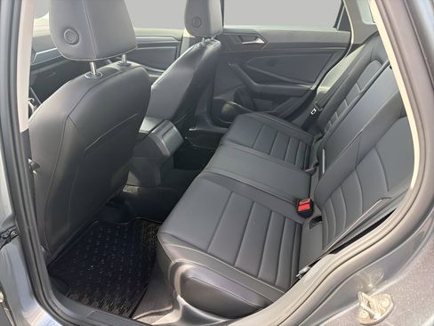 Used 2022 Volkswagen Jetta SE image 22