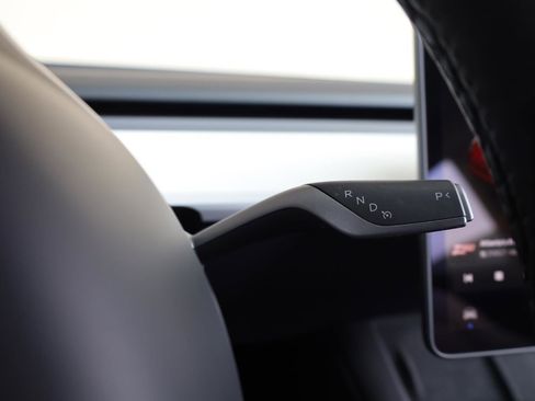 Used 2024 Tesla Model Y Long Range RWD image 34