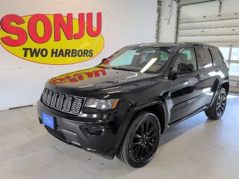 Used 2021 Jeep Grand Cherokee Laredo X AWD/4WD image 1