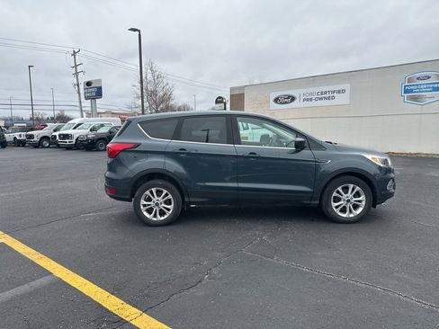 Used 2019 Ford Escape SE image 4