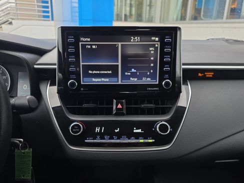 Used 2021 Toyota Corolla LE image 19