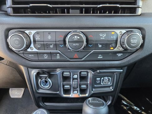 New 2026 Jeep Gladiator Sport image 14