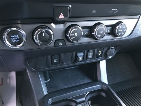 Used 2019 Toyota Tacoma TRD Off-Road image 23