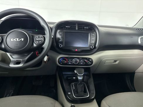 Used 2025 Kia Soul LX image 21