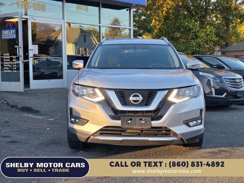Used 2017 Nissan Rogue SV w/ SV Premium Package image 3