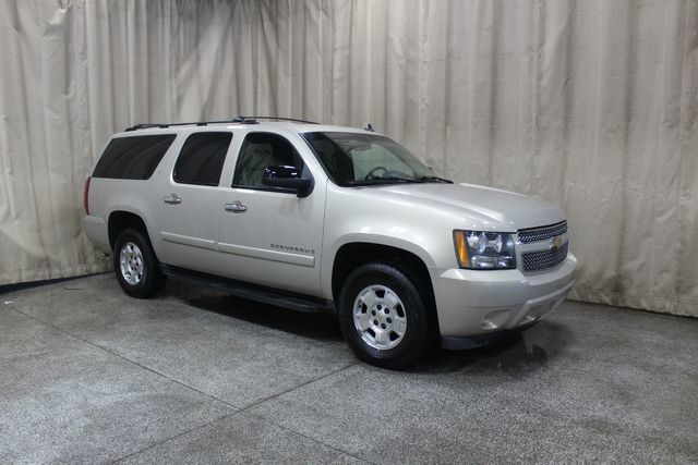 Used 2007 Chevrolet Suburban LT w/ LT Preferred Equipment Group AWD/4WD image 2