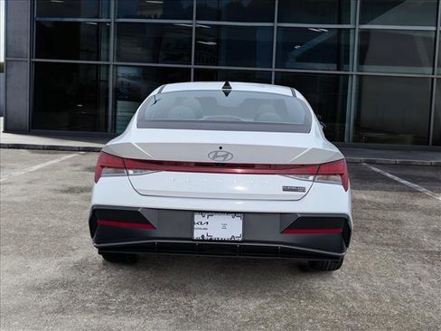 Used 2024 Hyundai Elantra SEL w/ Convenience Package image 6