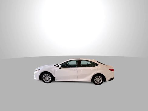 Used 2025 Toyota Camry LE w/ Convenience Package FWD image 5