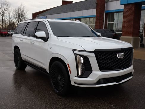 Used 2025 Cadillac Escalade Sport Platinum image 5