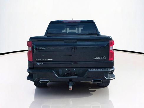 Used 2022 Chevrolet Silverado 1500 High Country w/ High Country Premium Package AWD/4WD image 6