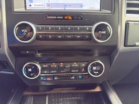 Used 2018 Ford Expedition Platinum image 21