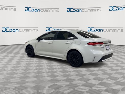 Used 2020 Toyota Corolla LE image 6