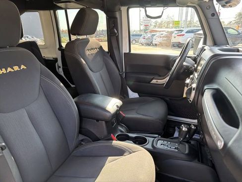 Used 2015 Jeep Wrangler Unlimited Sahara w/ Connectivity Group image 15
