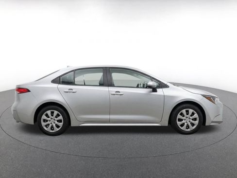 Used 2025 Toyota Corolla LE FWD image 9