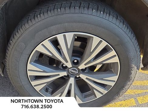 Used 2023 Nissan Rogue SV image 9