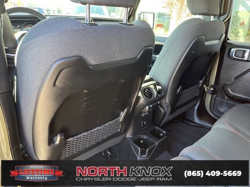 Used 2025 Jeep Wrangler Unlimited Rubicon image 16