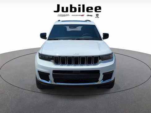 New 2026 Jeep Grand Cherokee L 2WD image 2