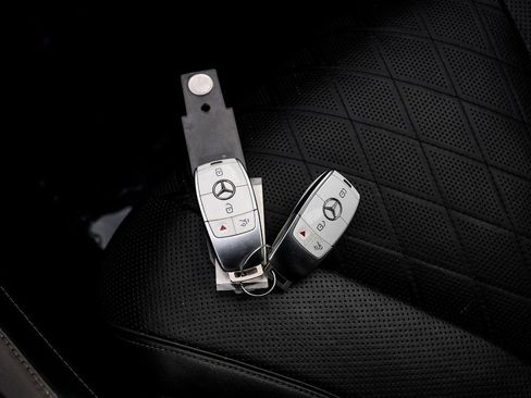 Used 2019 Mercedes-Benz S 560e w/ AMG Line Exterior image 66