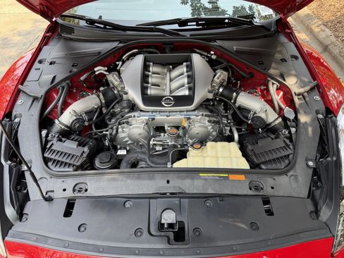 Used 2010 Nissan GT-R Premium AWD/4WD image 9