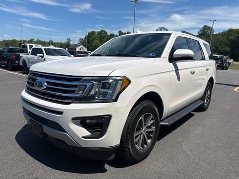 Used 2018 Ford Expedition XLT w/ Equipment Group 202A AWD/4WD image 35