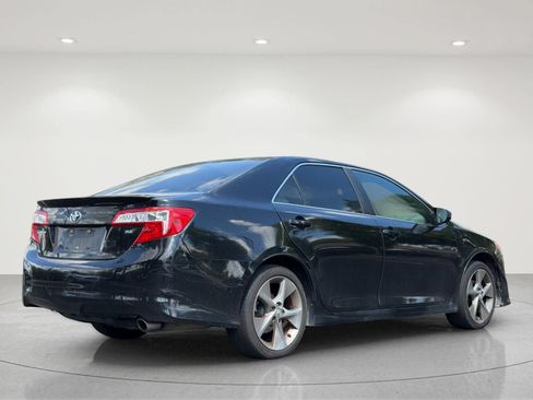 Used 2014 Toyota Camry SE FWD image 4