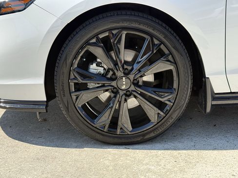 Used 2023 Honda Accord Touring image 12