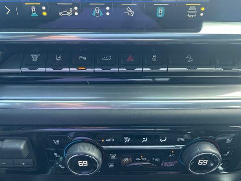 Used 2026 Chevrolet Silverado 2500 High Country w/ High Country Premium Package AWD/4WD image 19