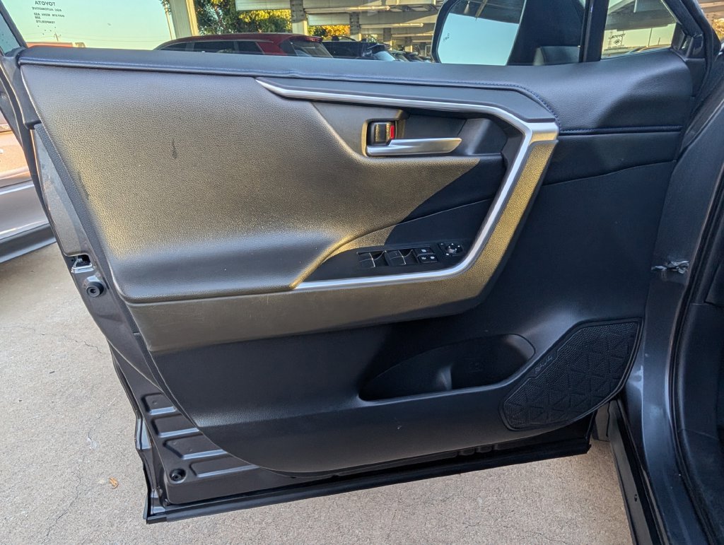 Used 2019 Toyota RAV4 XSE AWD/4WD image 15