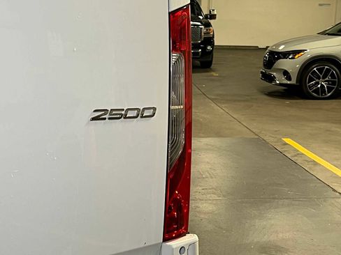 Used 2025 Mercedes-Benz Sprinter 2500 image 15