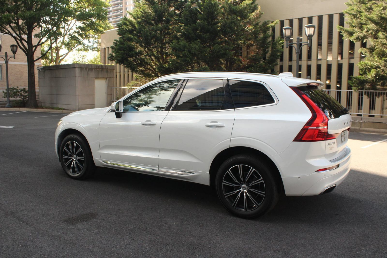 Used 2019 Volvo XC60 T5 Inscription w/ Protection Package Premier AWD/4WD image 9