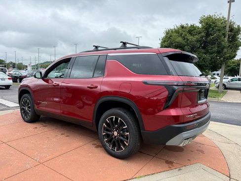 New 2026 Chevrolet Traverse LT w/ Sun and Wheel Package FWD image 4