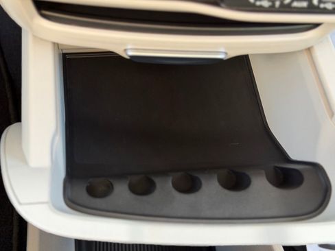 Used 2024 Chrysler Pacifica Touring-L FWD image 21