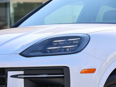 Certified 2026 Porsche Cayenne S AWD/4WD image 8