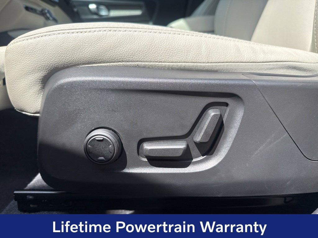 Certified 2024 Volvo XC40 B5 Plus w/ Protection Package Premier AWD/4WD image 23