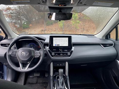 Certified 2025 Toyota Corolla Cross XLE image 19