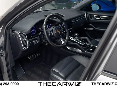 Used 2023 Porsche Cayenne Turbo AWD/4WD image 36