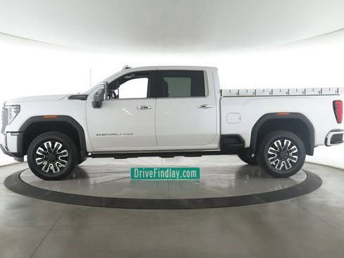 Used 2024 GMC Sierra 2500 Denali Ultimate AWD/4WD image 9
