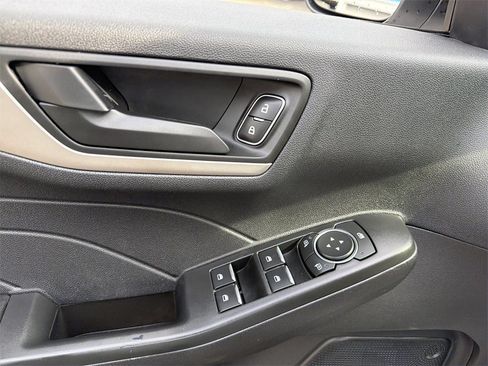 Used 2022 Ford Escape SE image 14