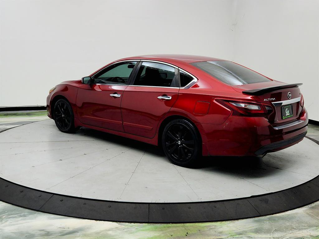 Used 2017 Nissan Altima 2.5 SR w/ Midnight Edition Package FWD image 4