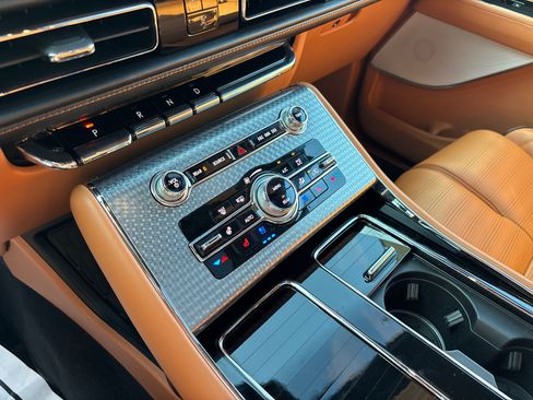 Certified 2024 Lincoln Aviator Black Label w/ Jet Package AWD/4WD image 22