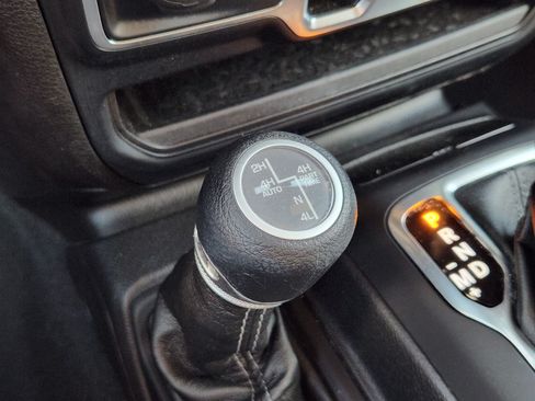 Used 2024 Jeep Wrangler Unlimited Sahara AWD/4WD image 29